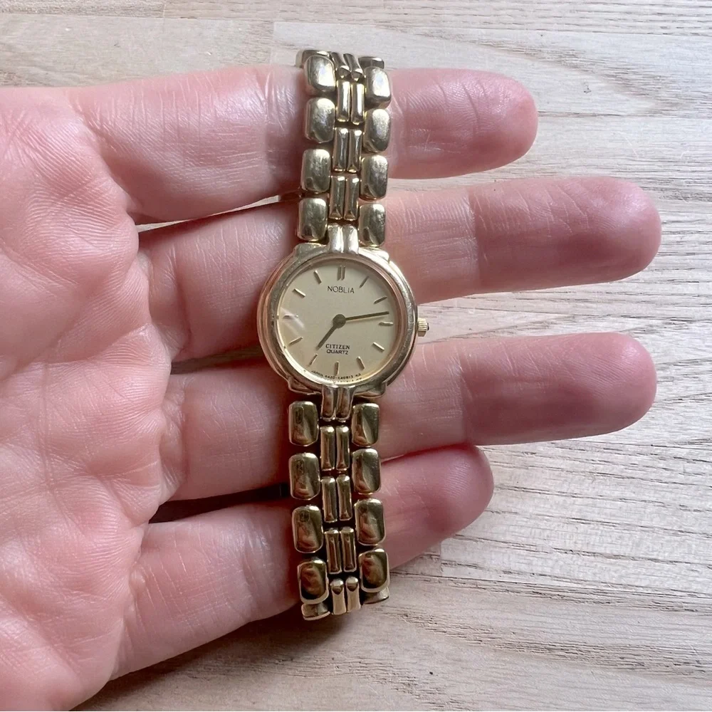 Noblia Citizen ladies gold tone dress watch NEW BATTERY